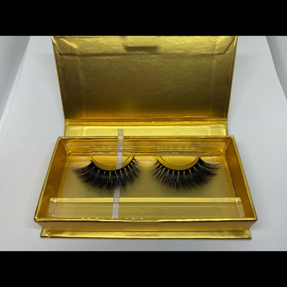 Luxury Mink Lashes - Picture 2 of 10